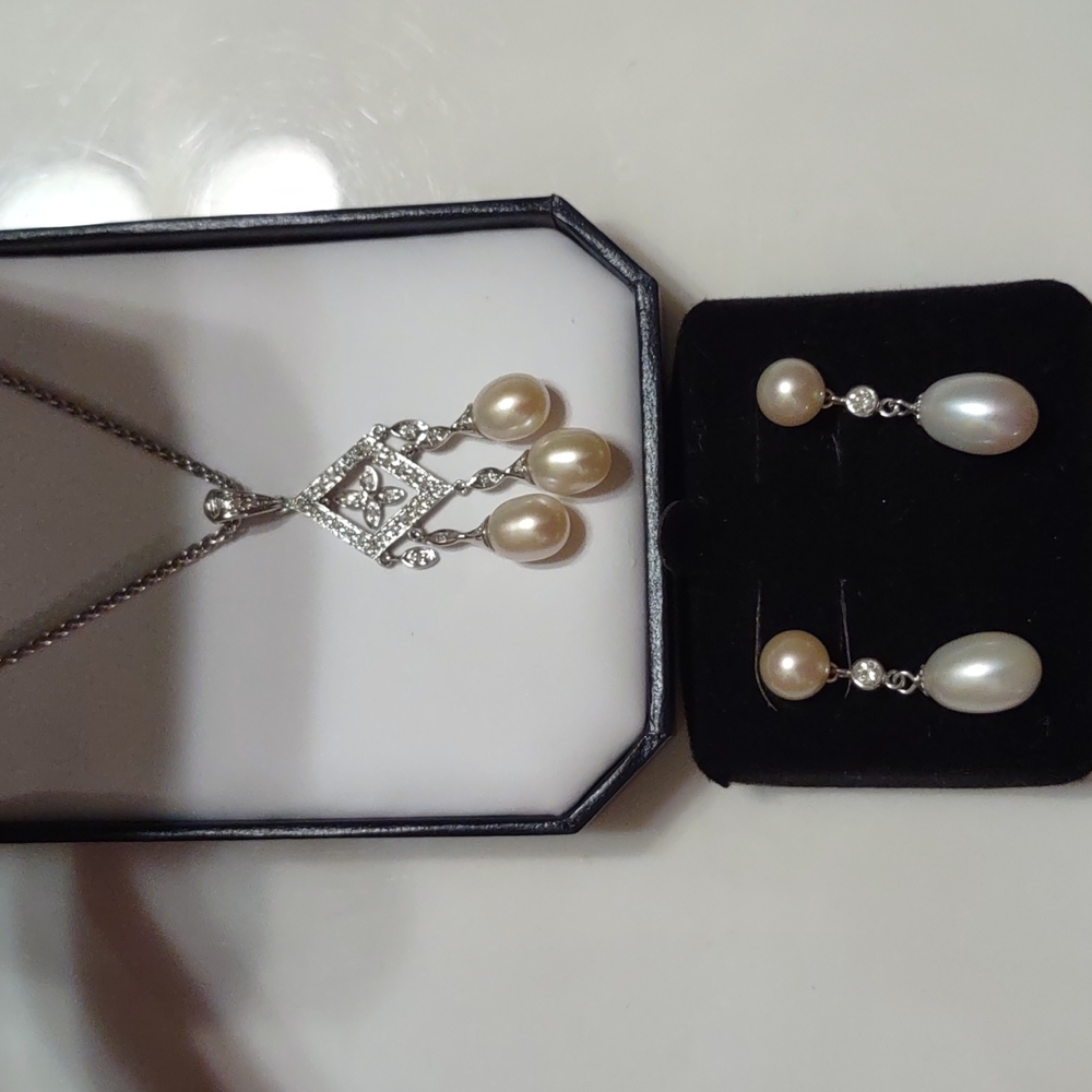 14kt white gold necklace with diamond and pearl drop pendant and earring…